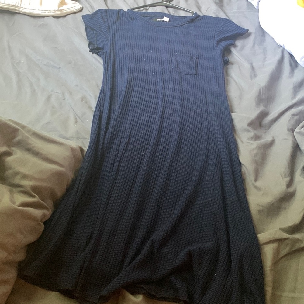 Soft and beautiful navy blue dress. Great for going out to a nice dinner.